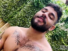 Ikarus\' unbelievable booty makes you want to stroke it